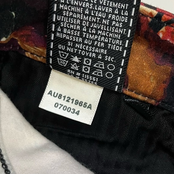 7 For All Mankind • Floral Red Black Skinny Pants - Picture 7 of 11